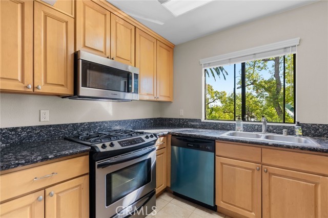 Detail Gallery Image 12 of 21 For 1135 Allen, Glendale,  CA 91201 - 2 Beds | 2 Baths