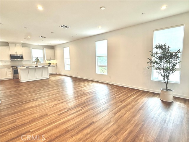 Detail Gallery Image 5 of 19 For 2236 Synergy, Irvine,  CA 92614 - 4 Beds | 3/1 Baths