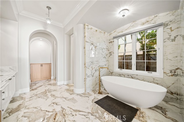 24 Scenic Bluff, Newport Coast CA: https://media.crmls.org/medias/0d98bcf1-f49f-4e54-834c-0d07b0ac8bde.jpg