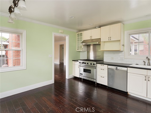 404 Kansas Street, El Segundo CA: https://media.crmls.org/medias/0d990ff7-1f6d-43b9-bc42-bdbf47060b34.jpg