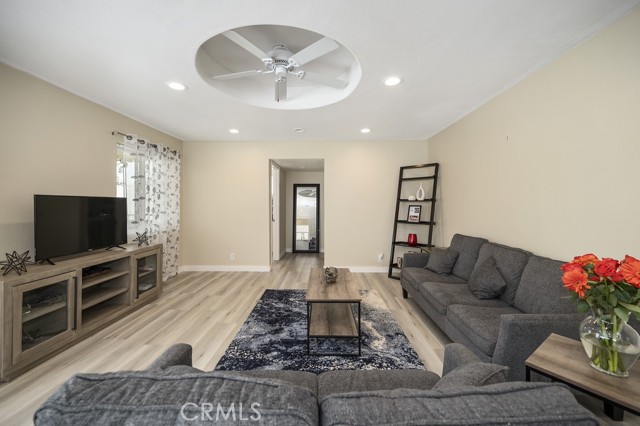 Detail Gallery Image 5 of 29 For 16495 Stevens Ave, Lake Elsinore,  CA 92530 - 3 Beds | 2/1 Baths