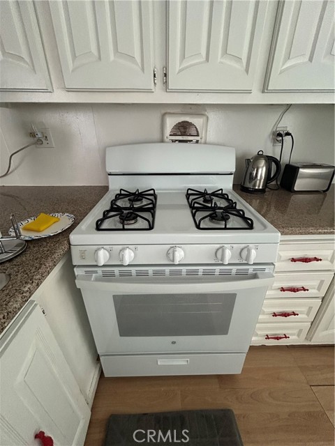 Detail Gallery Image 8 of 28 For 525 Gilbert St #115,  Anaheim,  CA 92801 - 1 Beds | 1 Baths