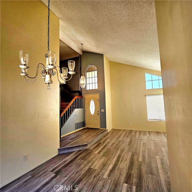 Detail Gallery Image 5 of 31 For 716 La Loma Ln, Corona,  CA 92879 - 4 Beds | 2/1 Baths