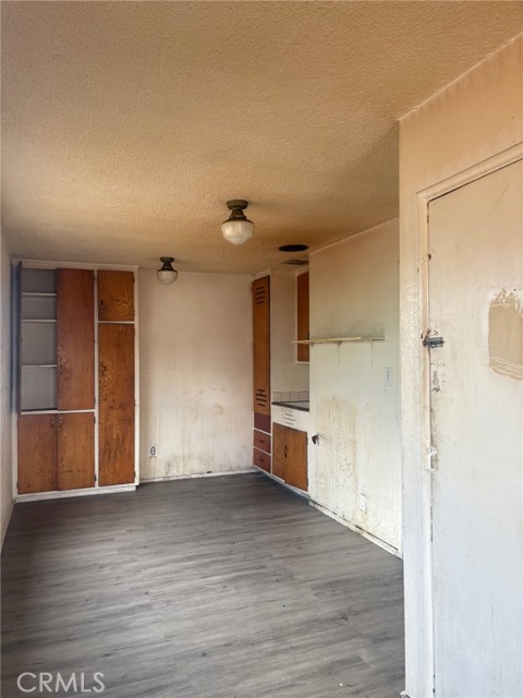 2051 E Harding Street, Long Beach CA: https://media.crmls.org/medias/0d9a3e58-60a7-489f-b7e4-f67e1bd27b58.jpg