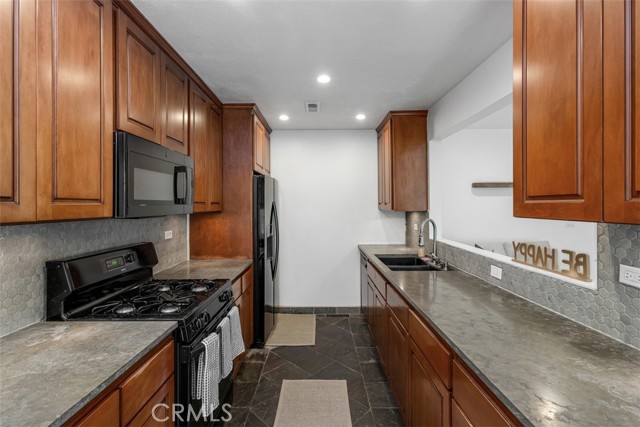 Detail Gallery Image 10 of 36 For 1741 Tustin Ave #17C,  Costa Mesa,  CA 92627 - 3 Beds | 2 Baths