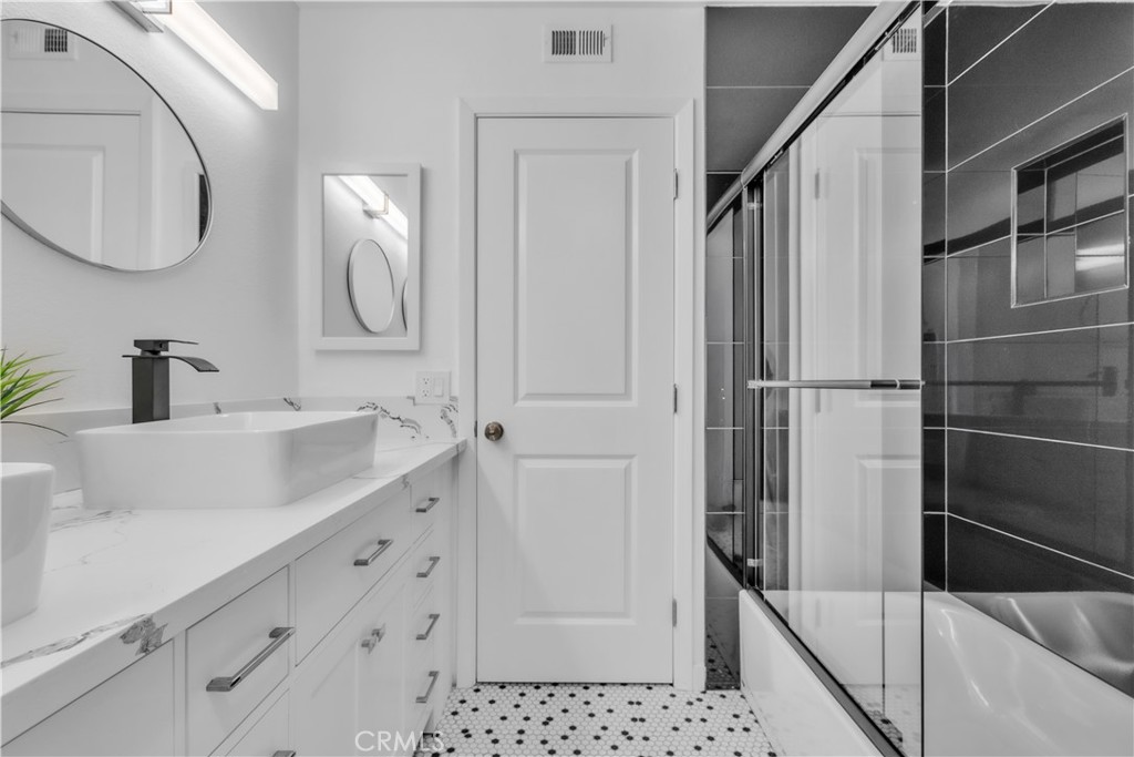 https://media.crmls.org/medias/0d9bedfd-ed59-44ed-a6f1-9809cb4ca258.jpg?preset=X-Large