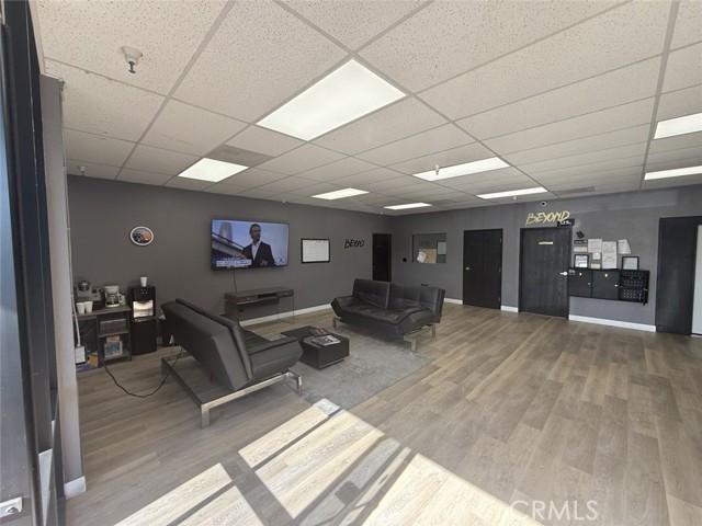 2439 Arden, Sacramento CA: https://media.crmls.org/medias/0d9cd368-eb25-4402-96f8-e7af44ddd254.jpg