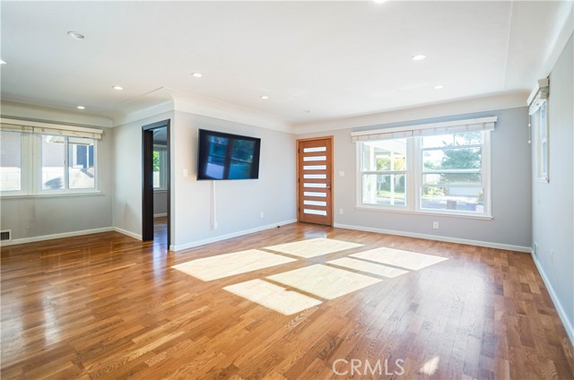 Detail Gallery Image 5 of 26 For 721 E Elmwood, Burbank,  CA 91501 - 3 Beds | 2 Baths