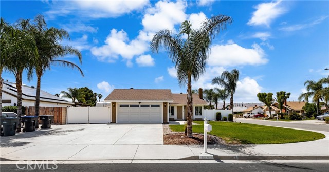 Detail Gallery Image 2 of 35 For 11230 Peachtree Pl, Riverside,  CA 92505 - 3 Beds | 2 Baths