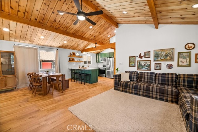 Detail Gallery Image 8 of 33 For 33340 Wild Cherry Dr, Green Valley Lake,  CA 92341 - 4 Beds | 3 Baths