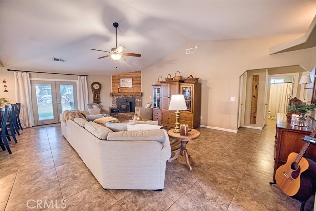 Detail Gallery Image 5 of 32 For 22052 Melrose Ct, Madera,  CA 93638 - 3 Beds | 2/1 Baths