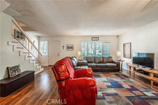 9739 Reseda Boulevard, Northridge CA: https://media.crmls.org/medias/0d9e8829-7fa5-48fd-a0c9-efc787da57ab.jpg