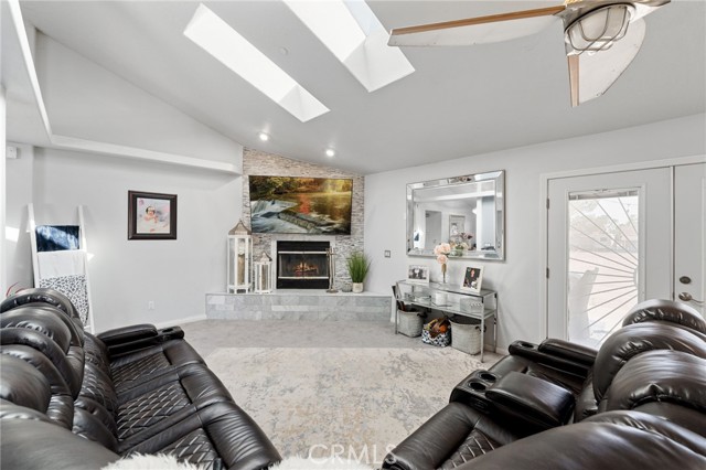 9925 Sierra Vista Road, Phelan CA: https://media.crmls.org/medias/0d9ebfa6-43ab-411b-88f9-b07c915e0f6a.jpg