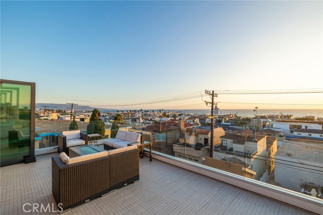1737 Manhattan Avenue, Hermosa Beach CA: https://media.crmls.org/medias/0d9eff0c-ef86-4ed3-8933-cfa285552bc6.jpg