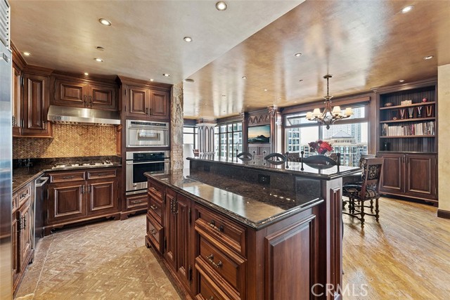 645 FRONT Street, San Diego CA: https://media.crmls.org/medias/0d9f0f2c-4c33-4925-a554-083b27e851bf.jpg
