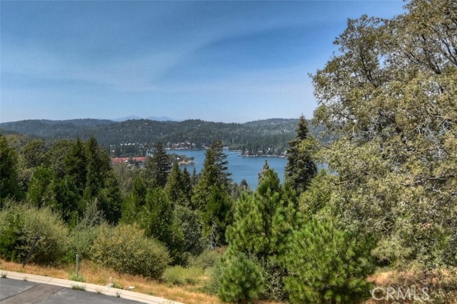 Detail Gallery Image 2 of 57 For 176 Mill Pond, Lake Arrowhead,  CA 92352 - 3 Beds | 2/1 Baths