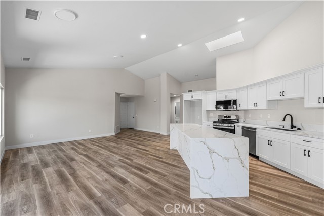 Detail Gallery Image 8 of 40 For 4009 E Avenue R13, Palmdale,  CA 93552 - 4 Beds | 2 Baths