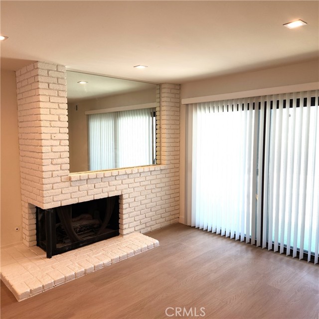 Detail Gallery Image 10 of 22 For 900 Cedar St #107,  El Segundo,  CA 90245 - 2 Beds | 2 Baths