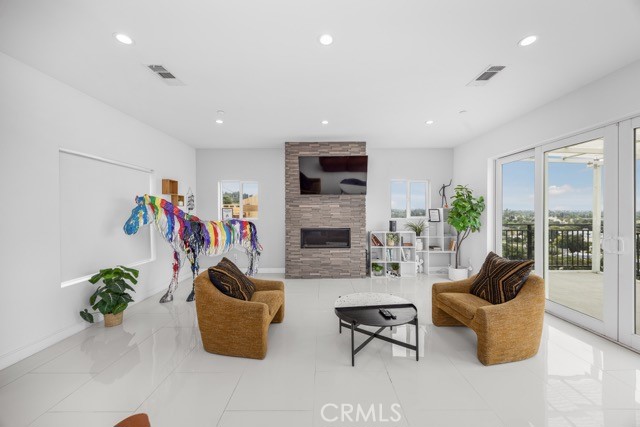4240 Barrett Road, Los Angeles CA: https://media.crmls.org/medias/0da03e94-f278-4a32-acba-e8c432eef7a6.jpg