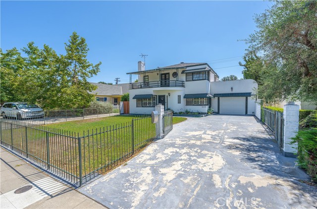 Detail Gallery Image 1 of 47 For 2219 N Flower St, Santa Ana,  CA 92706 - 3 Beds | 1/1 Baths