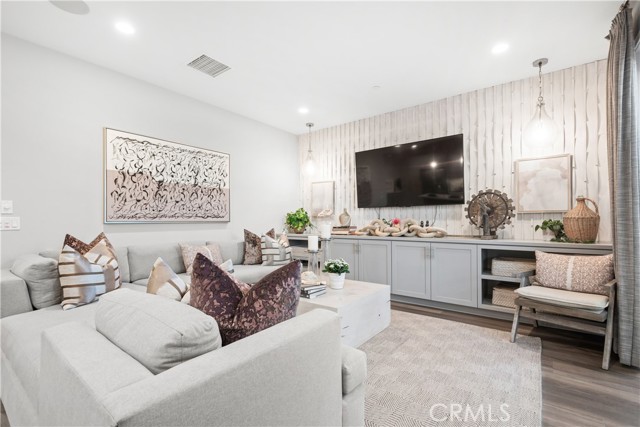 920 E Santa Ana Street, Anaheim CA: https://media.crmls.org/medias/0da17880-532c-4f9b-b64f-f8dfe0cd81af.jpg