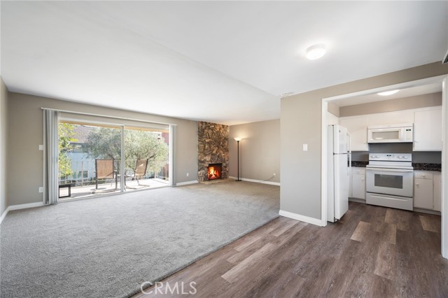 Detail Gallery Image 4 of 25 For 22945 Nadine Cir #B,  Torrance,  CA 90505 - 2 Beds | 2 Baths