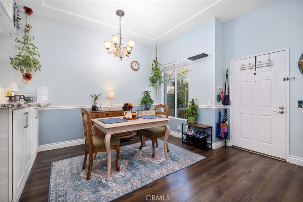https://media.crmls.org/medias/0da2348d-e925-4527-bf08-f06eb9bacde6.jpg?preset=X-Large