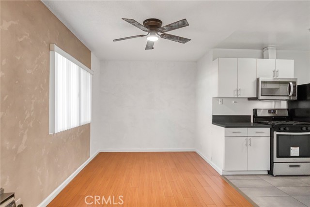 Detail Gallery Image 7 of 19 For 6643 De Longpre #5,  Los Angeles,  CA 90028 - 2 Beds | 2 Baths