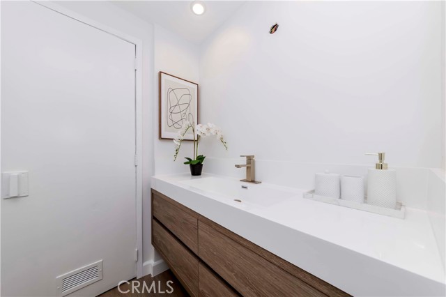 Detail Gallery Image 20 of 50 For 324 S Elm #101,  Beverly Hills,  CA 90212 - 4 Beds | 4/1 Baths