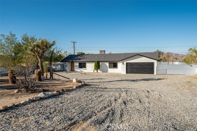 Detail Gallery Image 2 of 34 For 60468 Latham Trl, Joshua Tree,  CA 92252 - 3 Beds | 2 Baths