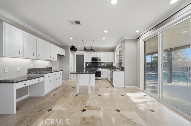 Detail Gallery Image 15 of 51 For 29107 Mesa Crest, Menifee,  CA 92584 - 4 Beds | 3 Baths