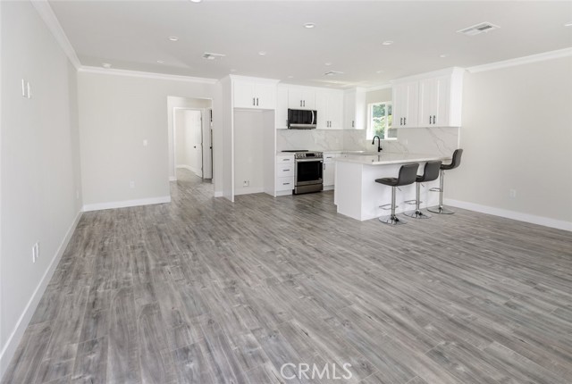 15849 Marlin Place, Van Nuys CA: https://media.crmls.org/medias/0da3bd6b-399b-4de4-a73f-cd4fbf53df99.jpg