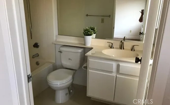 https://media.crmls.org/medias/0da3c98f-3413-42cc-962b-d31c57a05453.jpg?preset=X-Large