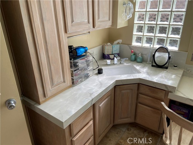 quartz counters in bathroom