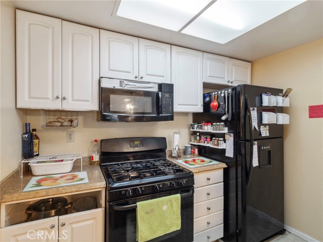 Detail Gallery Image 4 of 11 For 21522 Belshire Ave #15,  Hawaiian Gardens,  CA 90716 - 3 Beds | 2 Baths