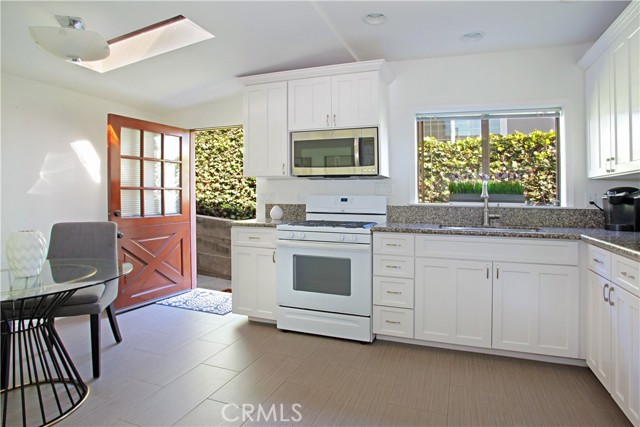 Detail Gallery Image 1 of 5 For 405 Heliotrope Ave #B,  Corona Del Mar,  CA 92625 - 0 Beds | 1 Baths