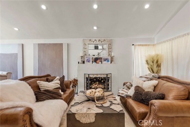Image 3 of 44 For 7282 Woodvale Court