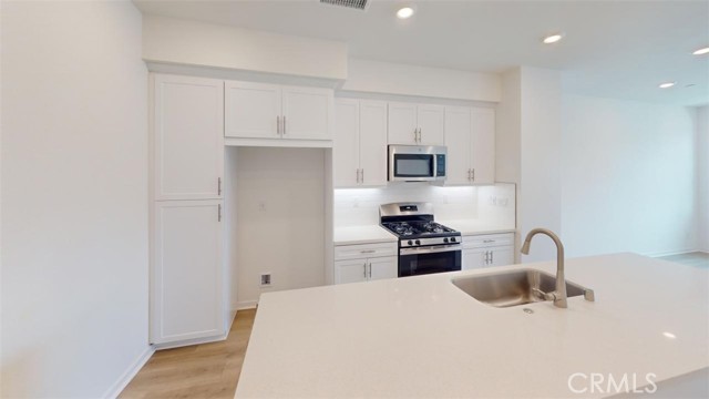 Detail Gallery Image 46 of 52 For 16424 Whittier Bld #5,  Whittier,  CA 90603 - 3 Beds | 3/1 Baths