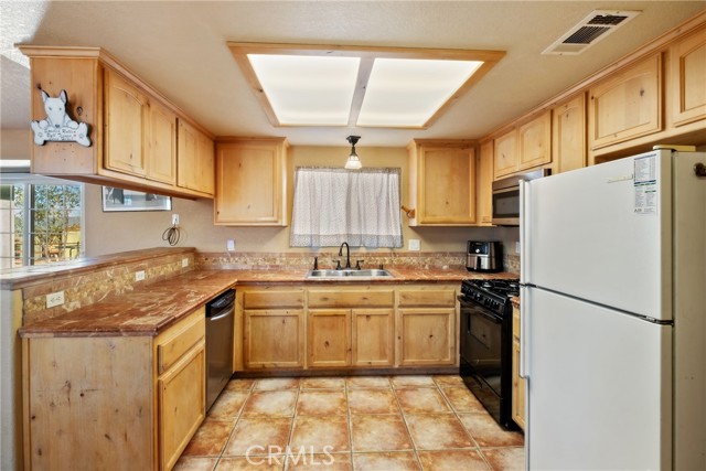 Detail Gallery Image 8 of 37 For 11323 Minero Rd, Pinon Hills,  CA 92372 - 3 Beds | 2 Baths