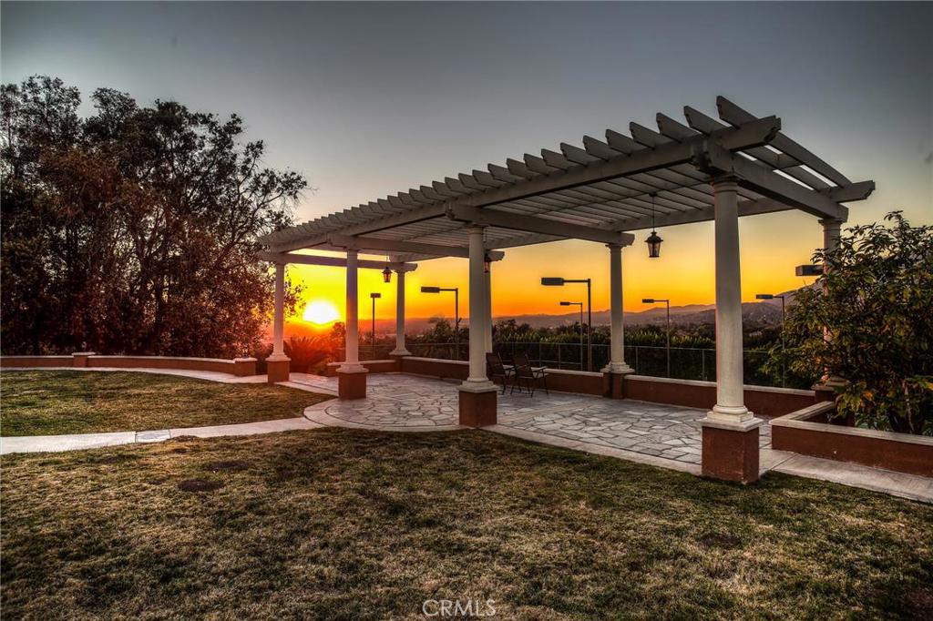 https://media.crmls.org/medias/0da78031-ce25-4709-8573-e2ccdc35c70e.jpg?preset=X-Large