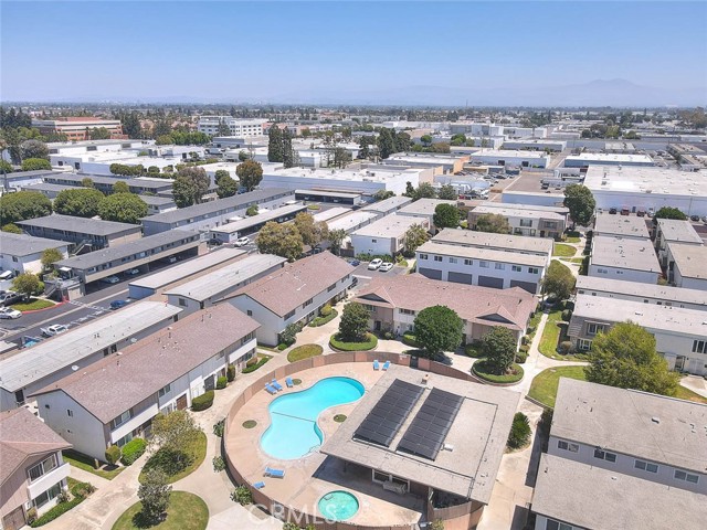 17401 Hood Court, Fountain Valley CA: https://media.crmls.org/medias/0da79a52-171b-4f49-949a-3e3bb681a22f.jpg