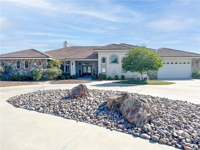 Detail Gallery Image 1 of 1 For 19137 Elkhorn Rd, Apple Valley,  CA 92308 - 4 Beds | 4/1 Baths