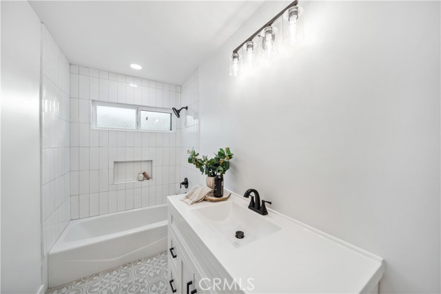 957 N Jasmine Avenue, Ontario CA: https://media.crmls.org/medias/0da7a80d-0641-4a3e-b63c-9b03fce8ee92.jpg