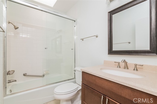 5711 Owensmouth Avenue, Woodland Hills CA: https://media.crmls.org/medias/0da82fdd-008e-42e2-ba33-2ff8fd442c5e.jpg