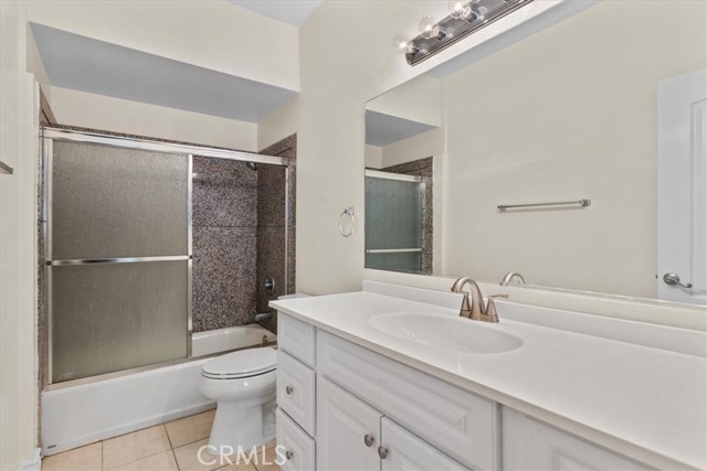 Detail Gallery Image 11 of 19 For 14247 Riverside Dr #104,  Sherman Oaks,  CA 91423 - 2 Beds | 2 Baths