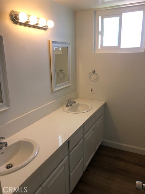 Back unit bathroom with double sinks