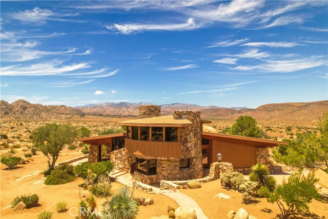 Detail Gallery Image 7 of 75 For 55290 Flying Tigers Rd, Pioneertown,  CA 92268 - 4 Beds | 3 Baths