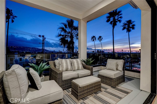 641 Gertruda Avenue, Redondo Beach, California 90277, 5 Bedrooms Bedrooms, ,5 BathroomsBathrooms,Residential,For Sale,Gertruda,SB25224574