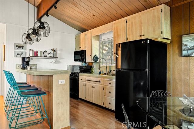 Detail Gallery Image 7 of 46 For 999 Mercury Way, Crestline,  CA 92325 - 4 Beds | 3/1 Baths