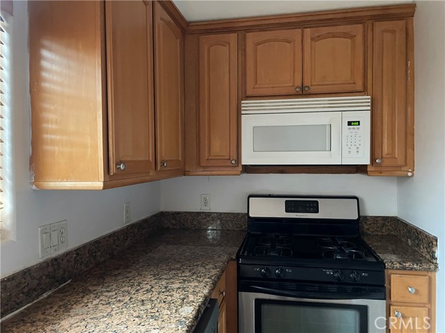 Detail Gallery Image 25 of 26 For 8425 Burnet Ave #4,  North Hills,  CA 91343 - 4 Beds | 2/1 Baths